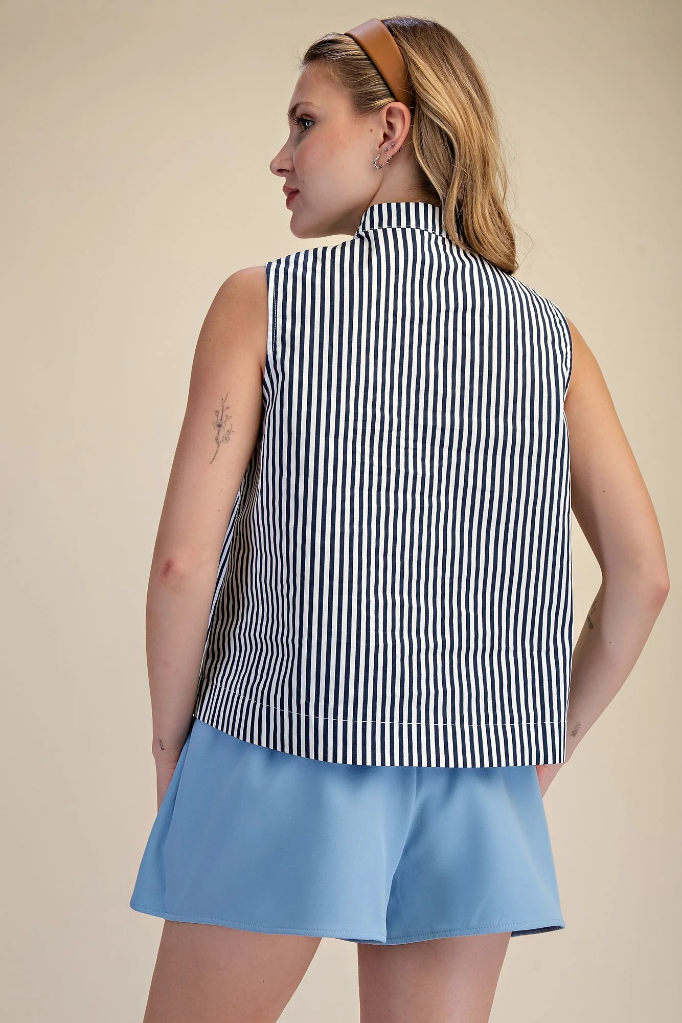 Amy Stand Collar Slit V-neck Sleeveless Stripe Top - Image 3
