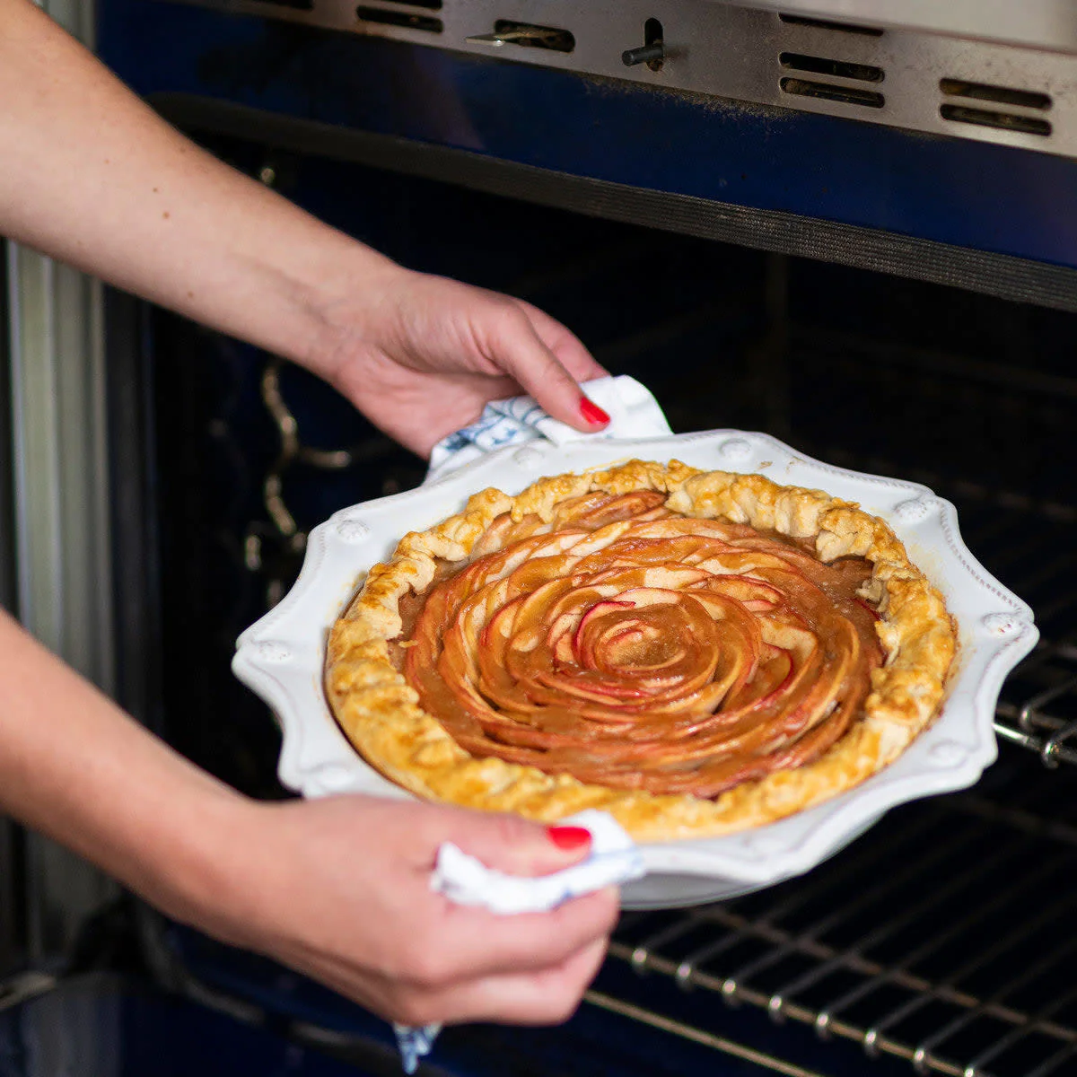 Berry & Thread Pie Dish - Whitewash - Image 3