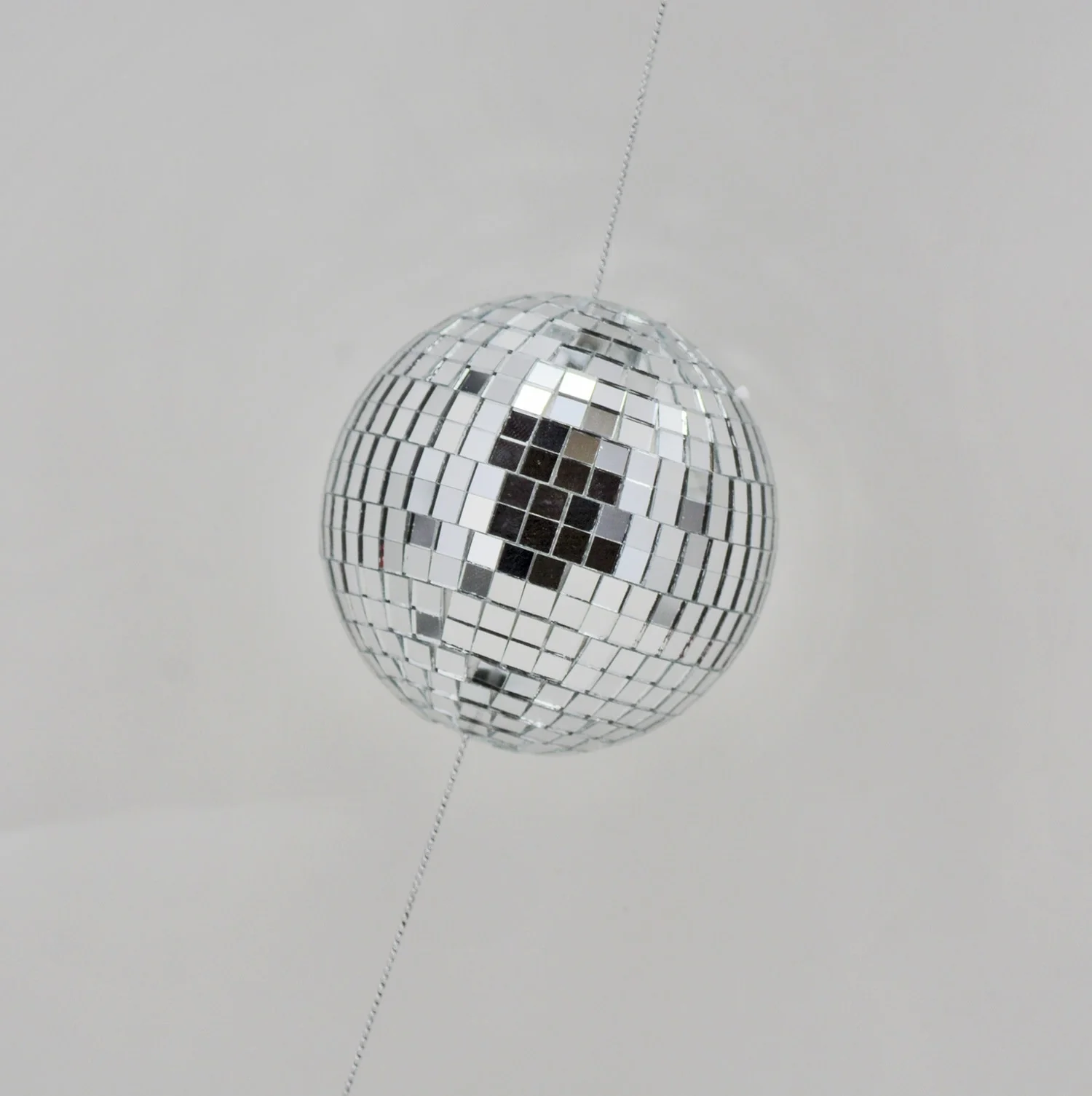 Christmas Ornament Garland Silver - Image 3