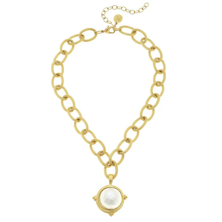 Cotton Pearl On Handcast Gold Chain Necklace - Image 3