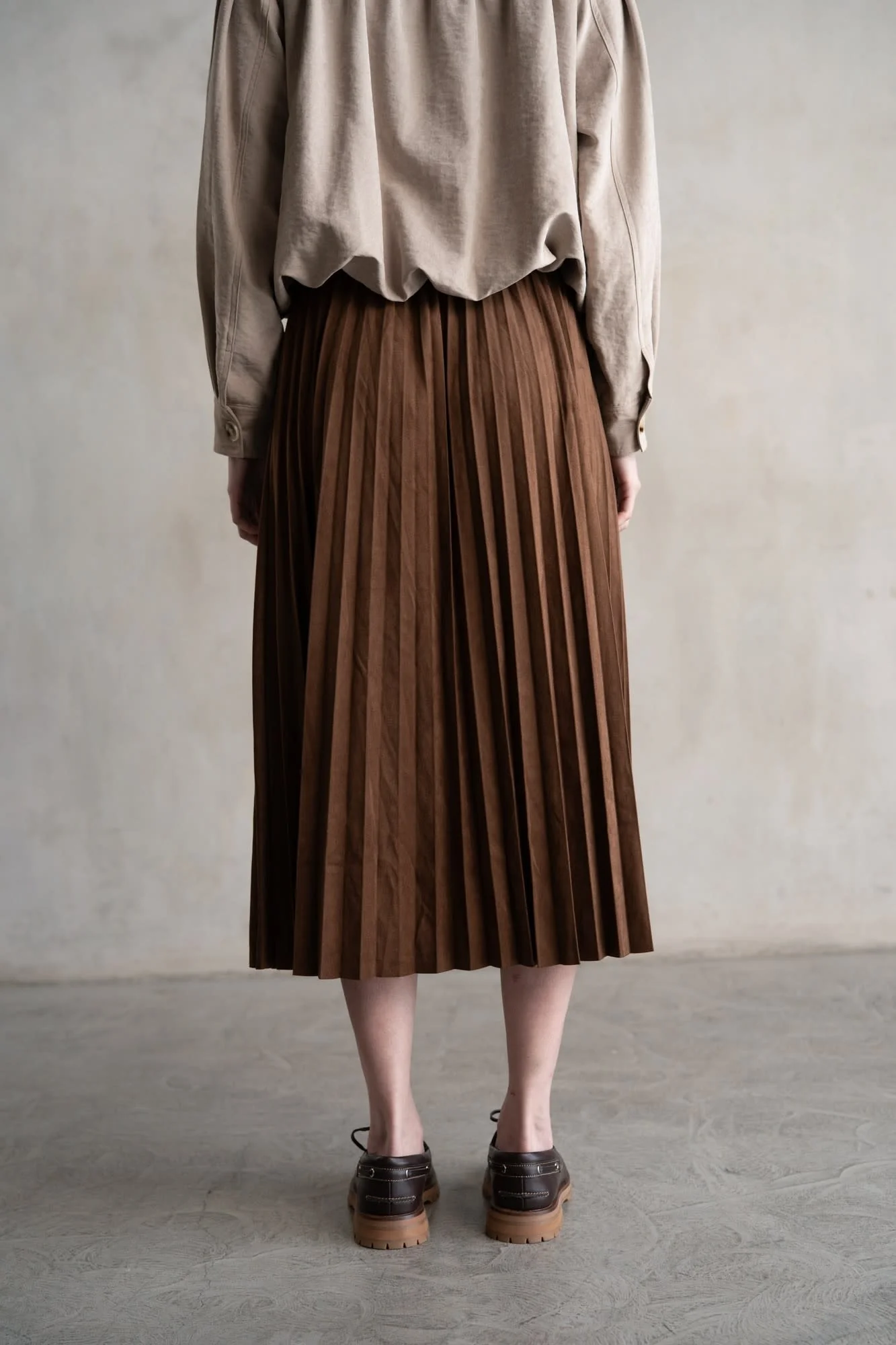 Maddie Elastic Waist Pleated Midi Skirt - Image 3